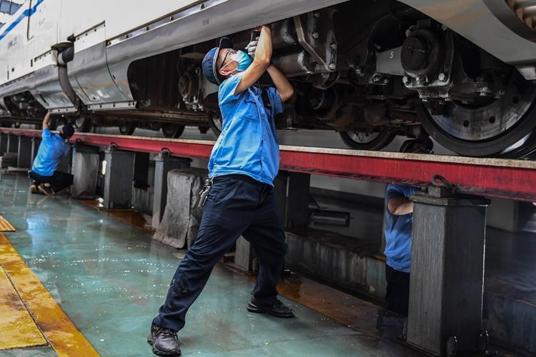 为什么高铁不可以在夜间运行,为啥开通了夜间高铁