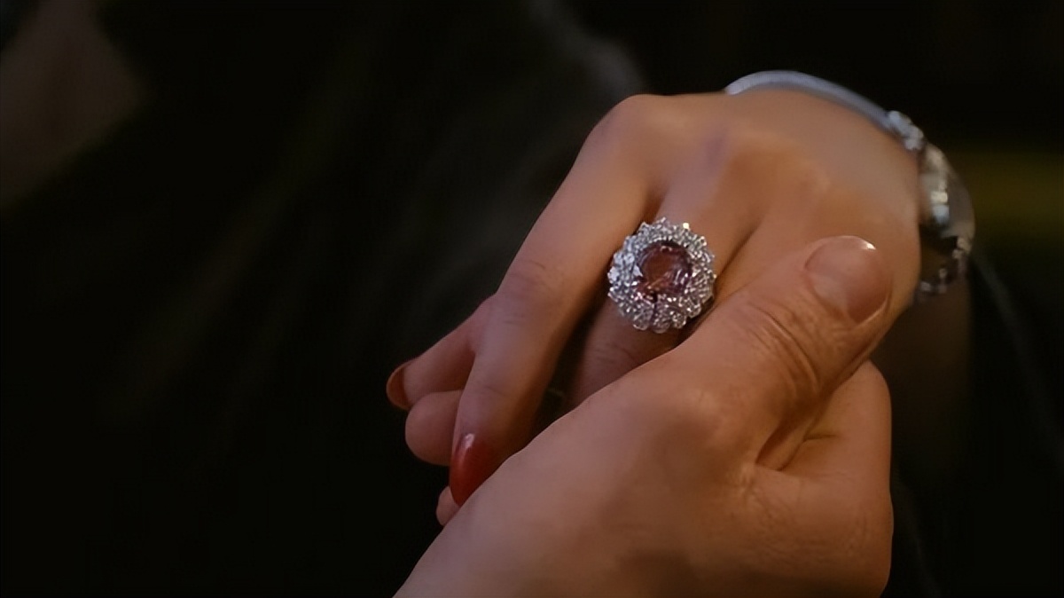 今天才明白《色，戒》最懂成年人的戏，不是在床上