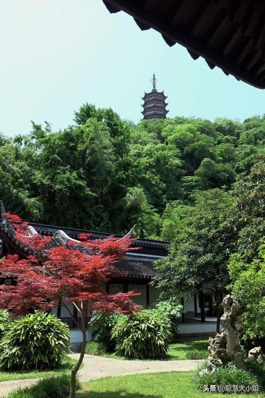 江苏镇江，比扬州安逸。这座有钱低调的小城，倦了就去小住几日