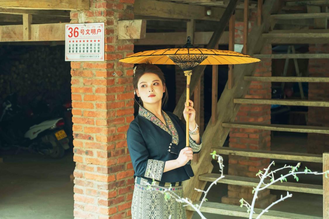 骂版纳是因为你没走出告庄玩版纳跟着小姐姐们走你才晓得味道