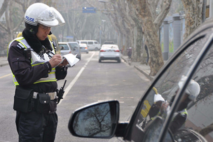 停车被占怎么处理,停车被堵挪车怎么办