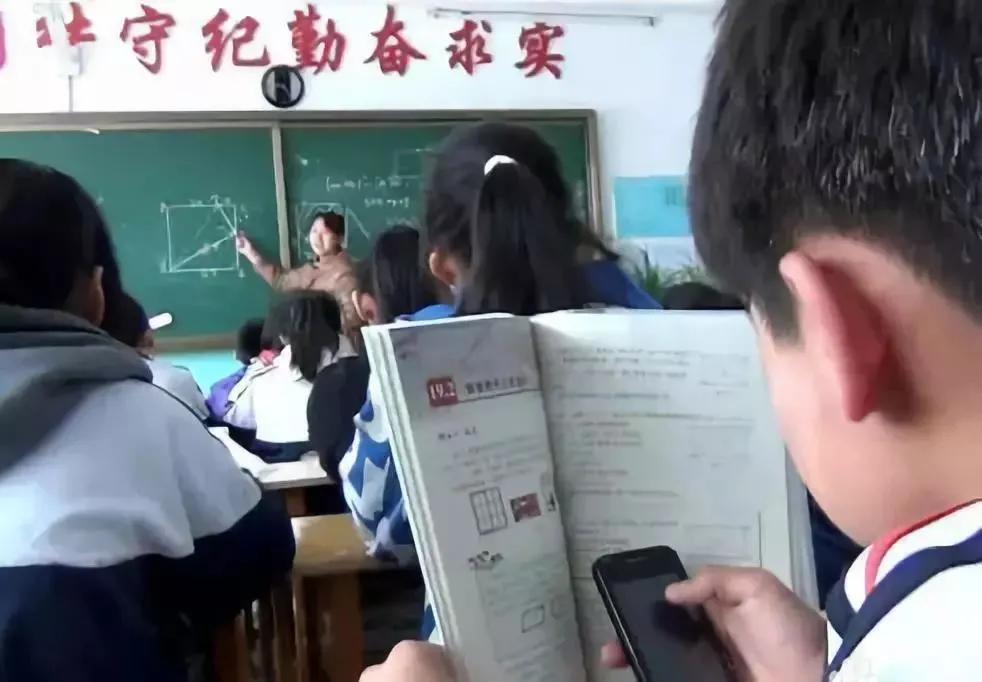 不要让手机危害孩子,不要让手机成为孩子的亲密伙伴