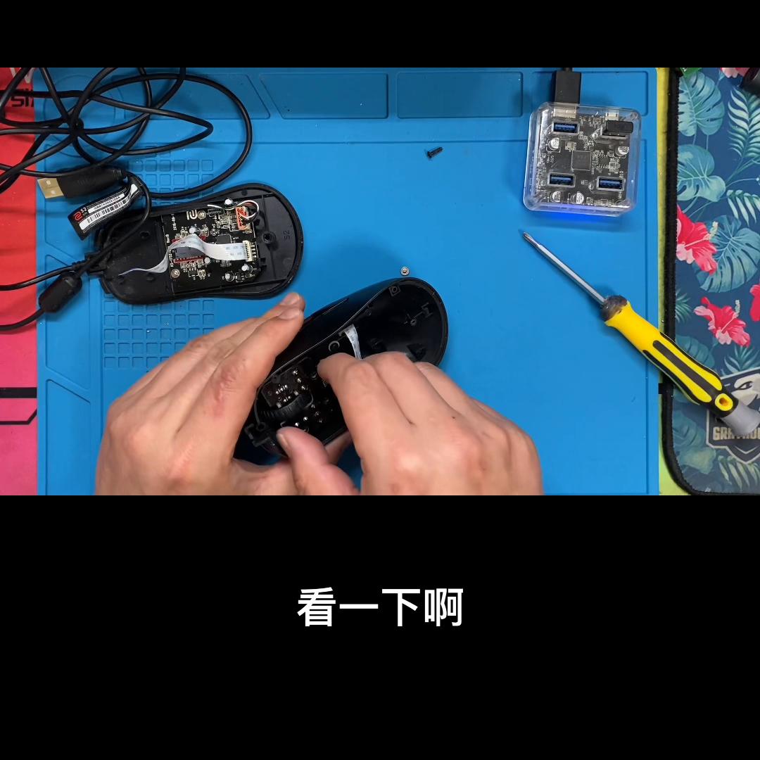卓威游戏鼠标拆解和微动更换视频。左右按键更换欧姆龙新款...