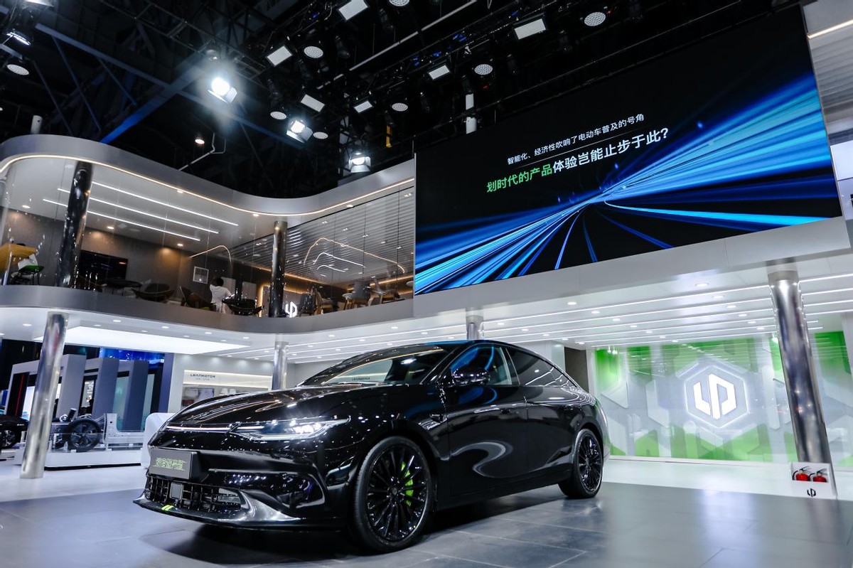 为什么零跑c01不如c11卖得好,零跑c01高性能暗夜极光版