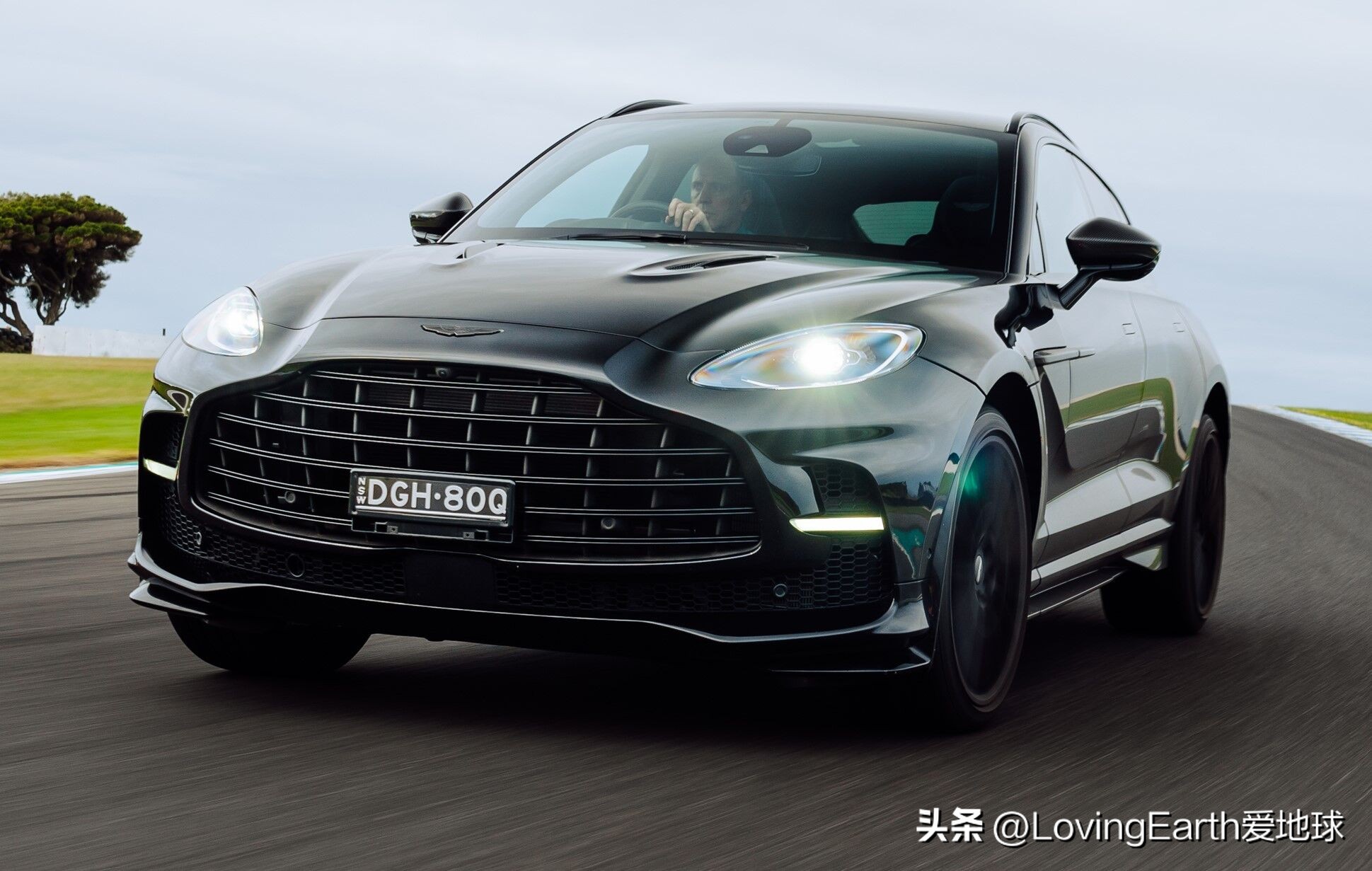 阿斯顿马丁dbx707与兰博基尼urus,阿斯顿马丁dbx707赛道测试