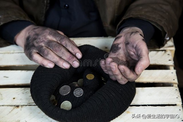 夹缝中求生存真的不容易,夹缝里求生存挣钱吗