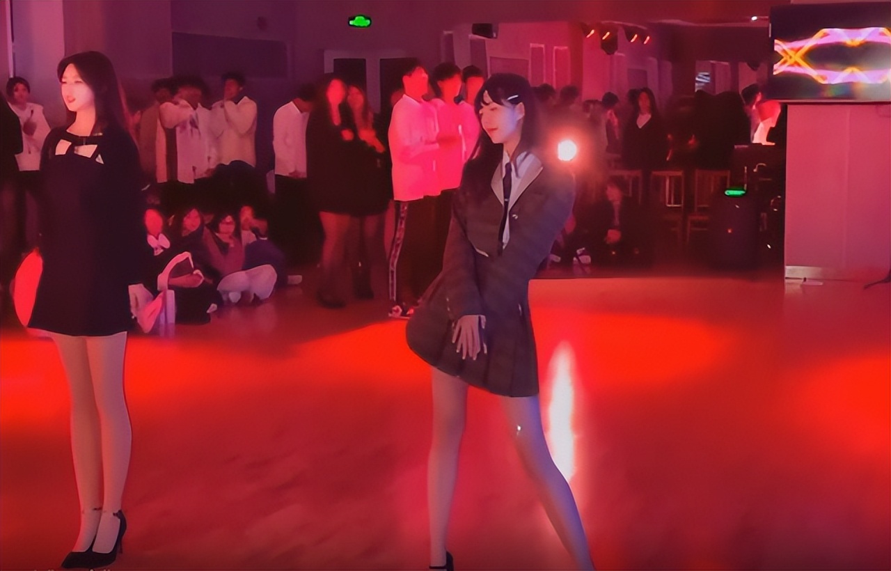 澶у鏍″洯缇庡コ鎿嶅満璺宠垶,澶у濂崇敓璺宠垶鎯婅壋鍏ㄦ牎