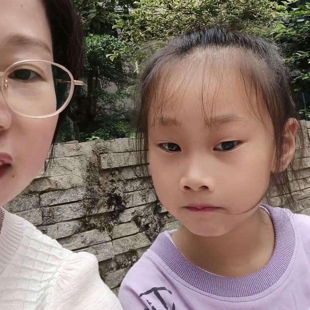 小朋友换牙新牙已出旧牙没松咋办,儿童换牙旧牙没掉新牙长出怎么办