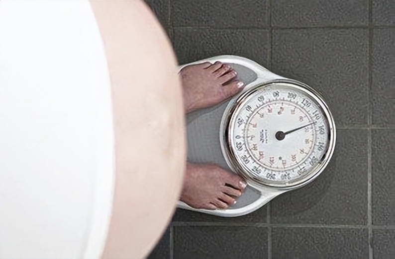 中年女性膝盖酸软是什么原因,成年女性总是膝盖疼是怎么回事