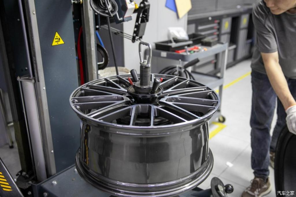 青岛保时捷panamera,保时捷panamera原车19寸轮毂