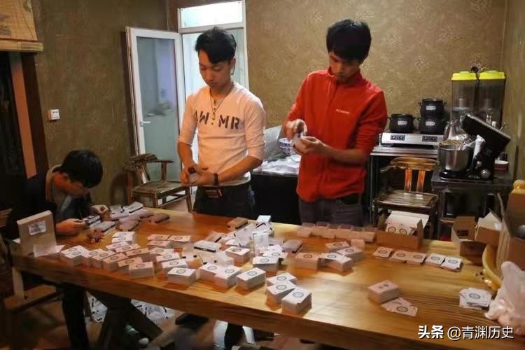 小伙子打麻将上瘾,男子打麻将上瘾