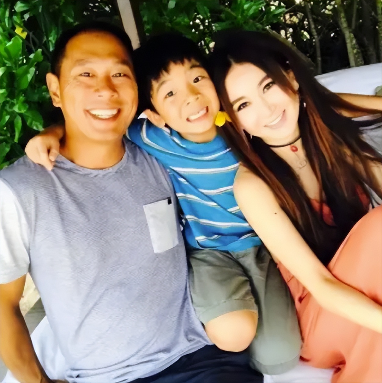 长了一张风情万种的脸下一句,看似清纯实际丰富情史女明星