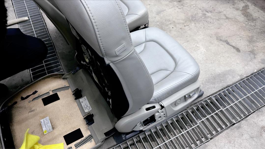 奥迪q7报废厂,老款奥迪q7出车祸