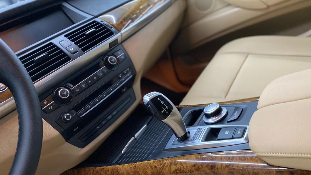 14款宝马x5老改新过程,2011款宝马x5翻新修复