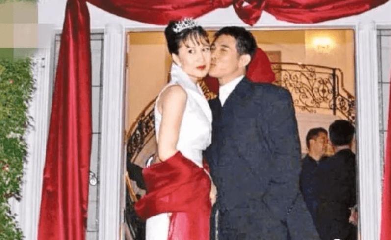 梁安琪何超欣逛街,梁安琪何超欣豪宅