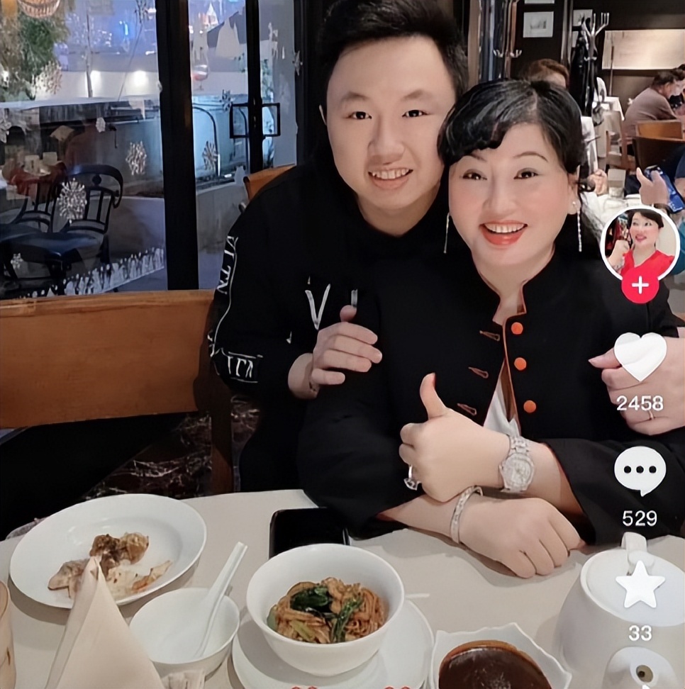 蔡天凤妈妈正面照曝光,蔡天凤与明星合照