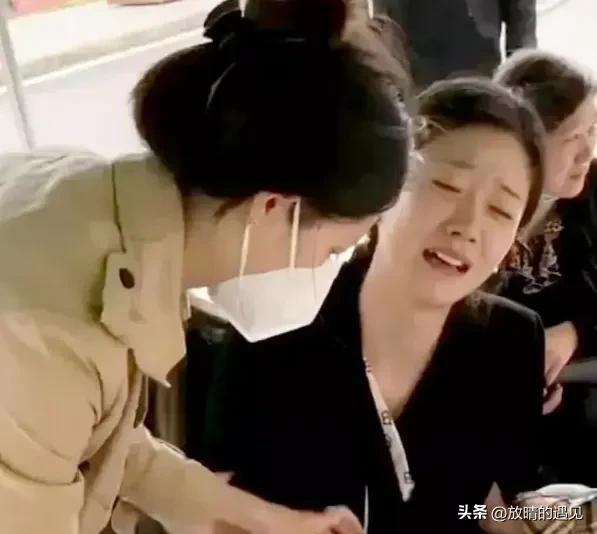 孩子竟从4楼跳了下去,小孩从24楼往下跳