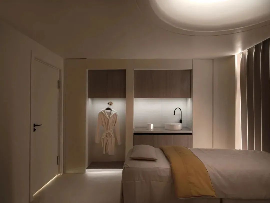 法式奶油风装修美容院,优雅净白空间设计