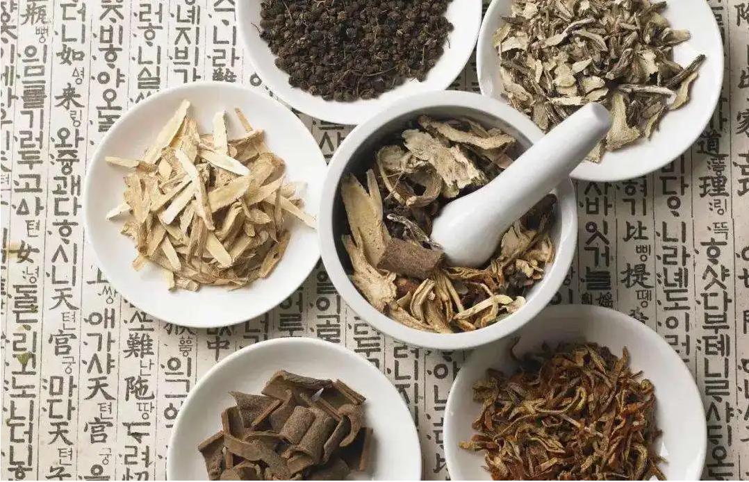 痛风中医和西医哪个治疗效果最好,中医看痛风好还是西医看痛风好