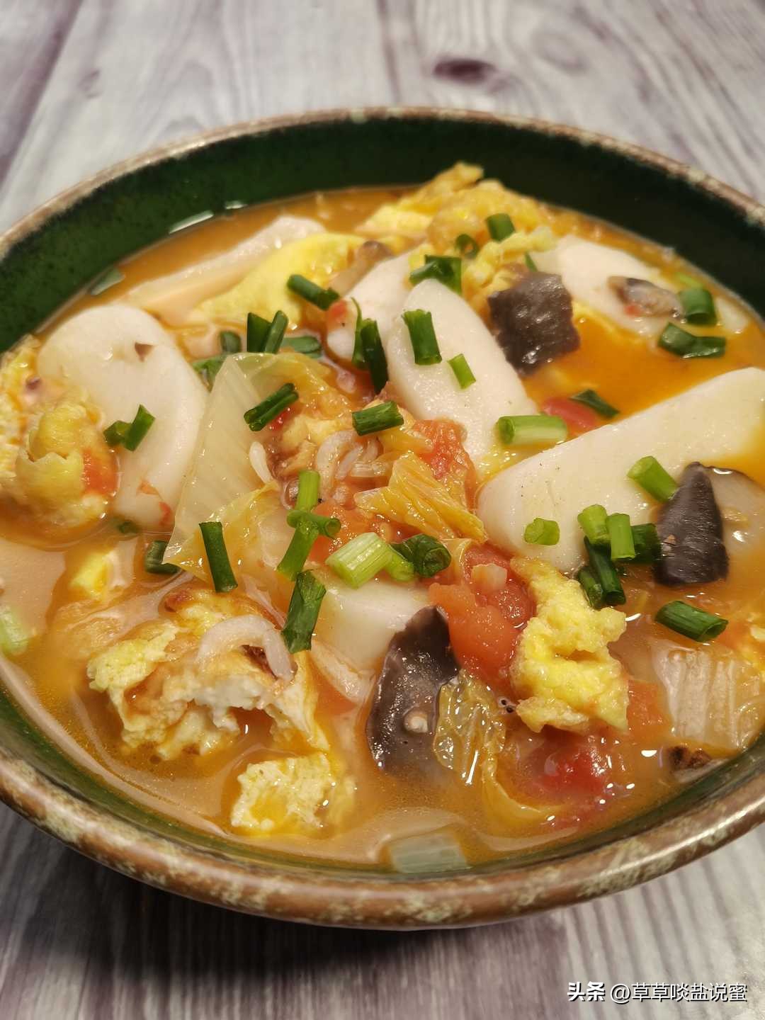 番茄三鲜汤 (早餐喝番茄金针菇鸡蛋汤的好处)
