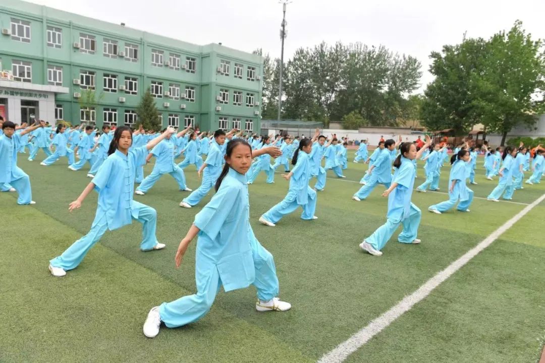 两千学生霸气登场的中杉金杉树体育节！泰酷辣！