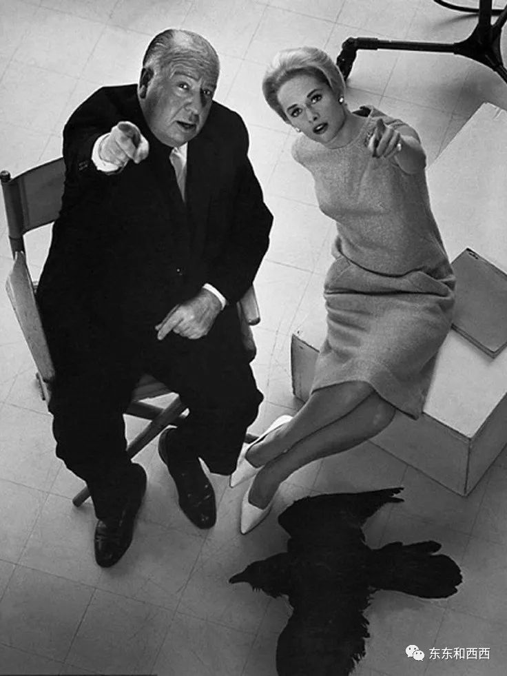 91岁养狮子走红毯拍奢侈品广告，这个优雅金发*物尤**太生猛了