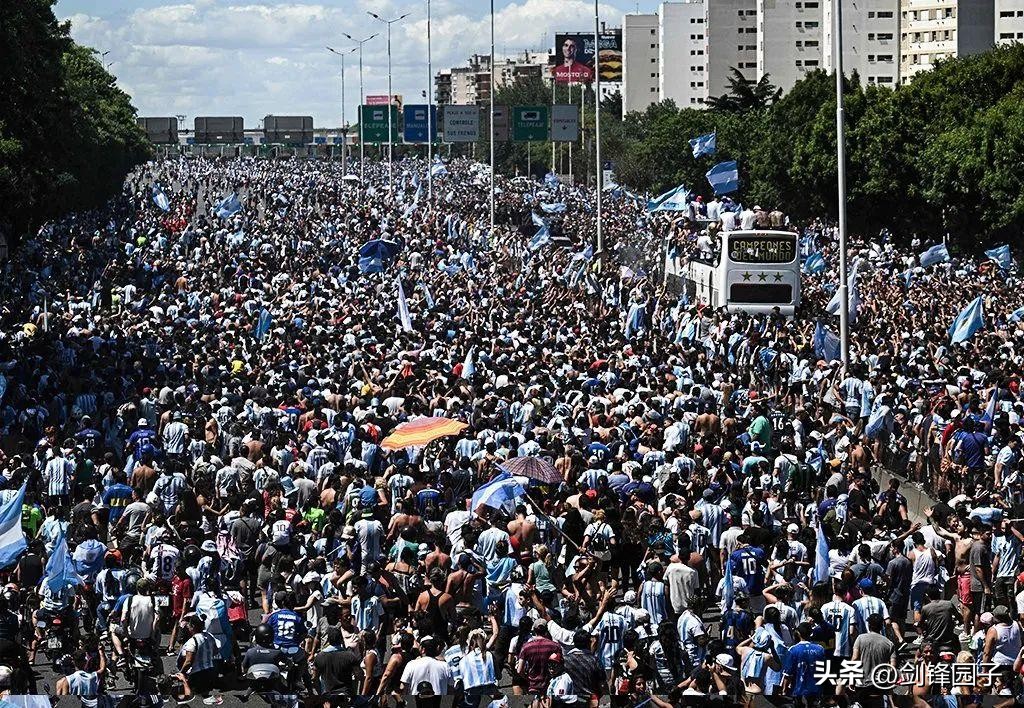 足球远离政治？其实是个伪命题——乱侃世界杯之三十七