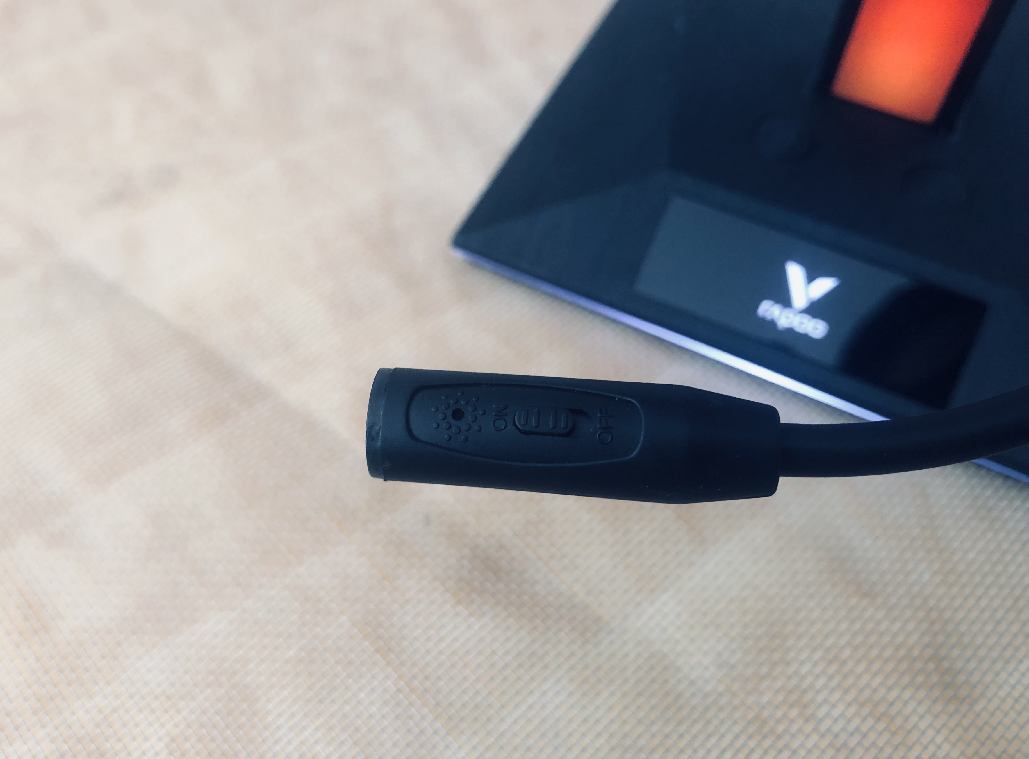 雷柏vh800适合苹果手机游戏吗,雷柏vh800和西伯利亚s21