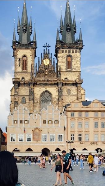 我是尖的，戳破天的那种！——哥特风格