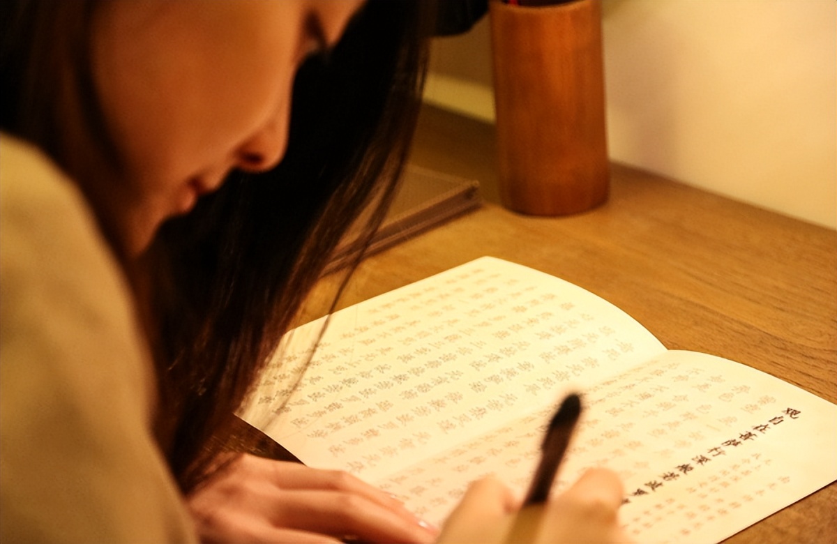 杭州姑娘做酒店试睡员月入5万,试睡师揭开真实收入