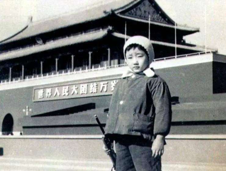 歌手成方圆年轻时候的照片,成方圆是80年代的当红歌星