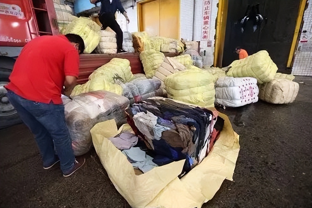 央视曝光市场“夺命毒衣服”，致癌物超标20多倍！可别再乱买了