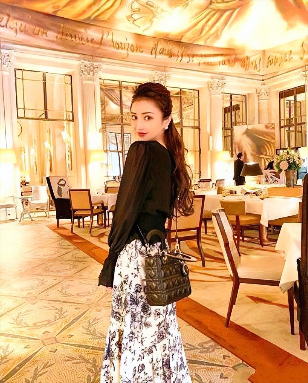 爱泽绘美里和安倍,爱泽绘美里介绍