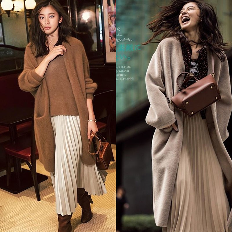 百褶裙长款搭配什么大衣好看,冬季50岁女人大衣百褶裙街拍