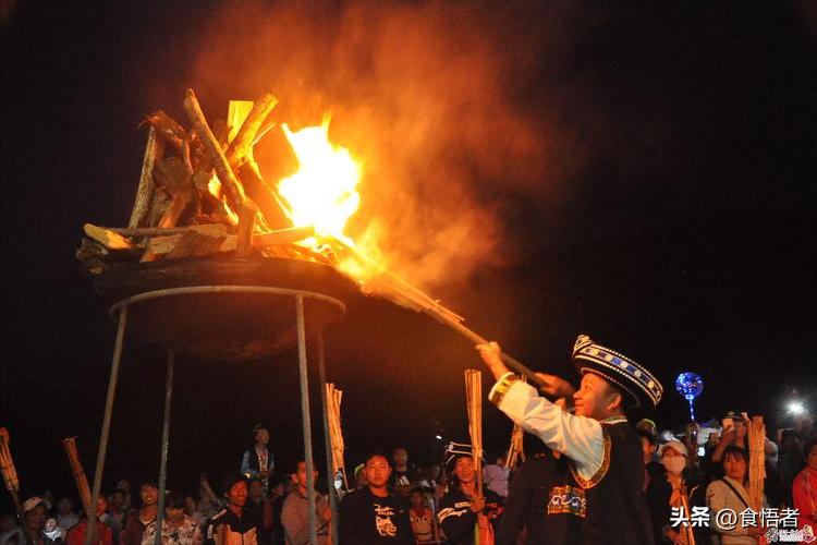 云南哈尼族彝族自治州习俗,云南彝族的特色美食有哪些呢