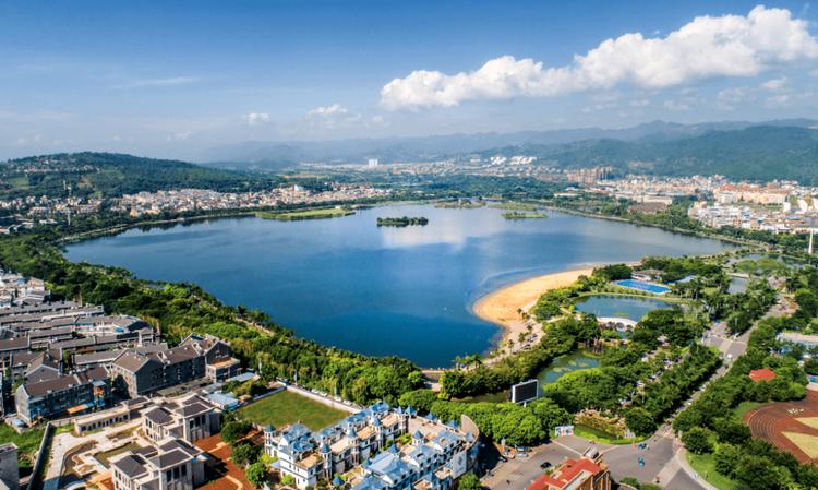 一座半城温泉新兴的福地——美丽的弥勒市作者：姚述清