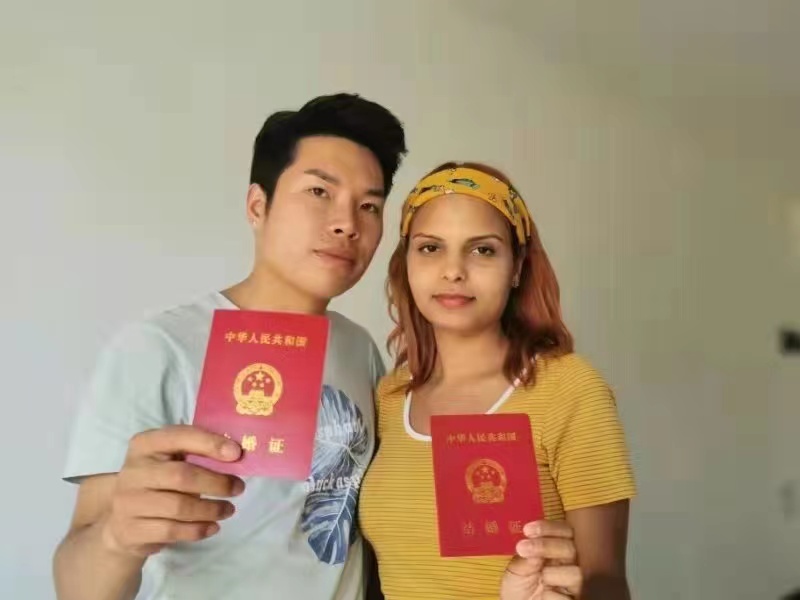 贵州农村小伙娶美国女人,贵州农村小伙娶了一个娃娃脸姑娘