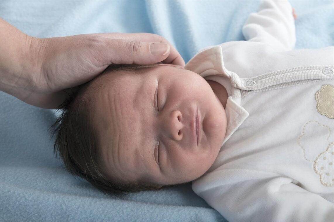 宝宝睡漂亮头型,宝宝应该怎么睡头型才好看