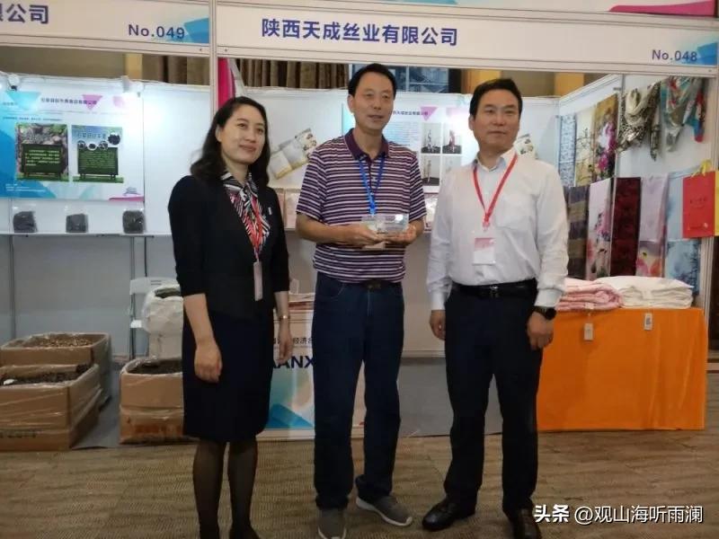 才貌双全的女*官高**，学历履历丰富，从科员一路晋升至省商务厅长