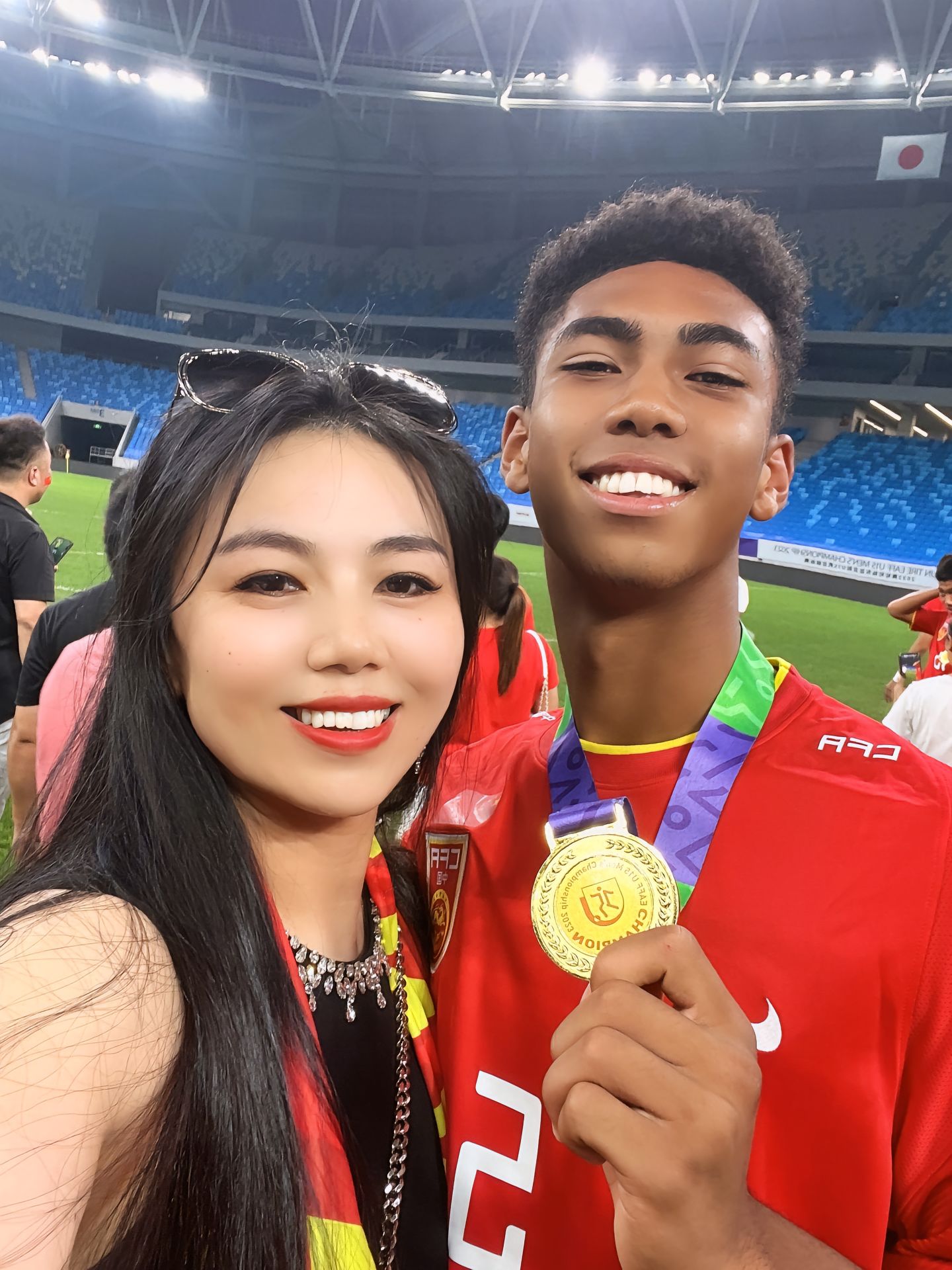 中国足球希望之星，1米9黑人混血队长已碾压东亚，高洪波喜笑颜开