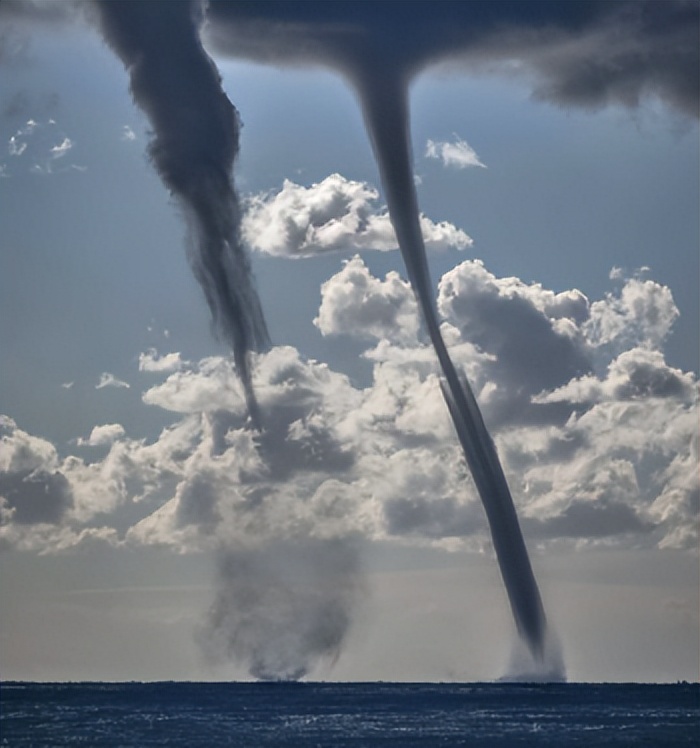 高邮湖出现罕见龙吸水,2007年高邮湖出现龙吸水奇观