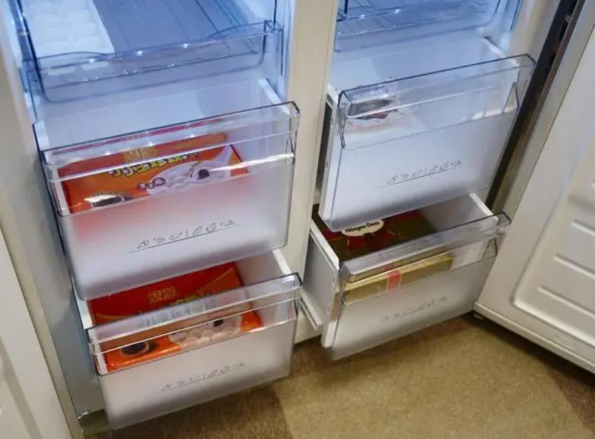 家里电费一个月两千块钱电表问题,居民换新电表一个月电费好几万