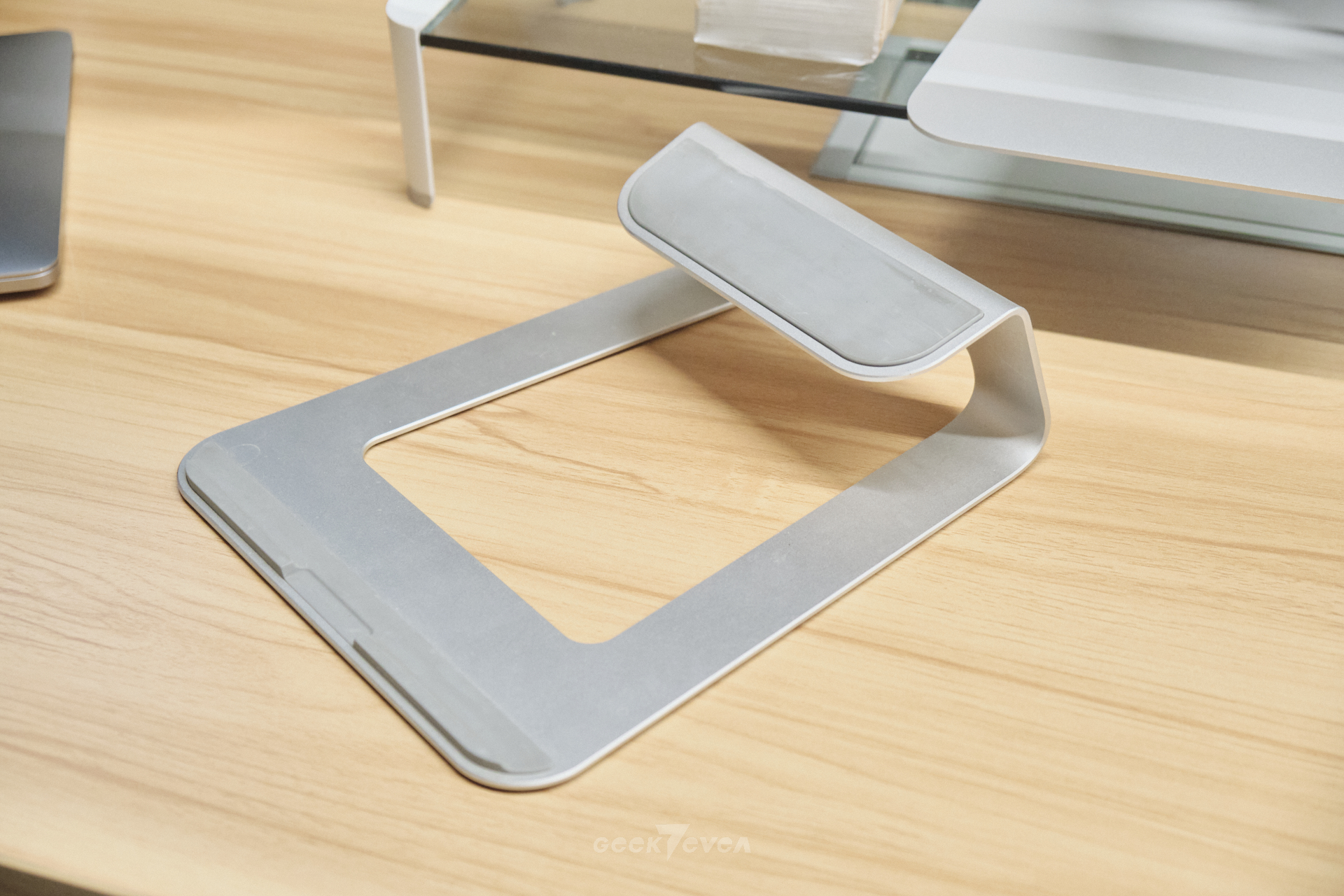 工位办公桌布置,给自己布置一个温馨的工作环境