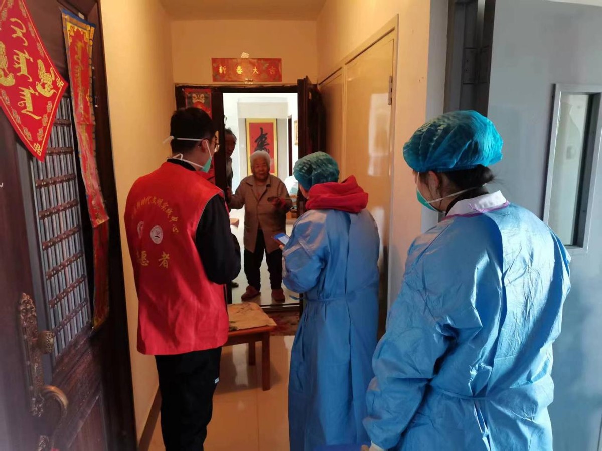 暖心社工在身边,扎根社区铸忠诚用心服务暖人心