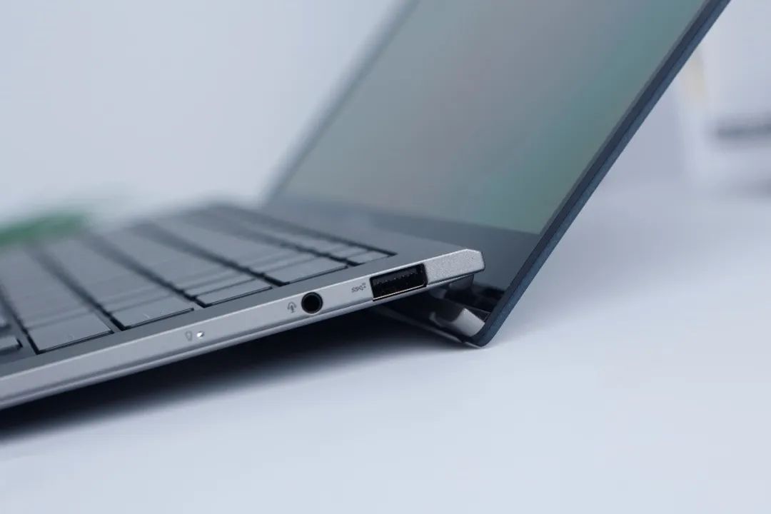 华硕灵耀142024AI超轻薄本测评,高性能笔记本推荐华硕灵耀14