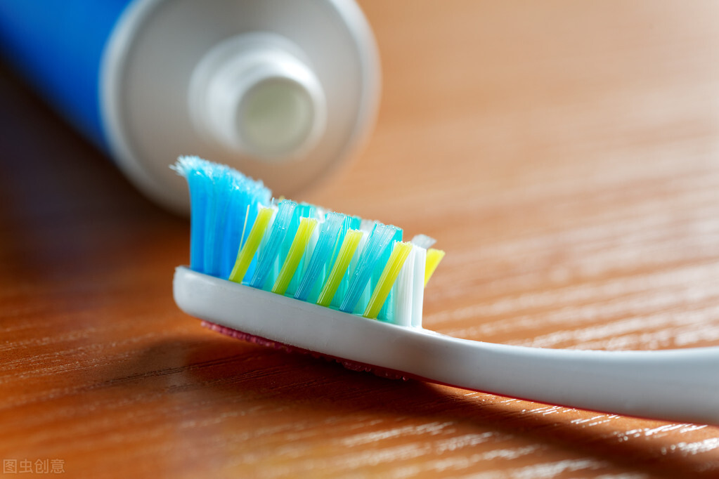 手被502胶水粘住了怎么办教你一招,手被502胶水粘住了怎么解决