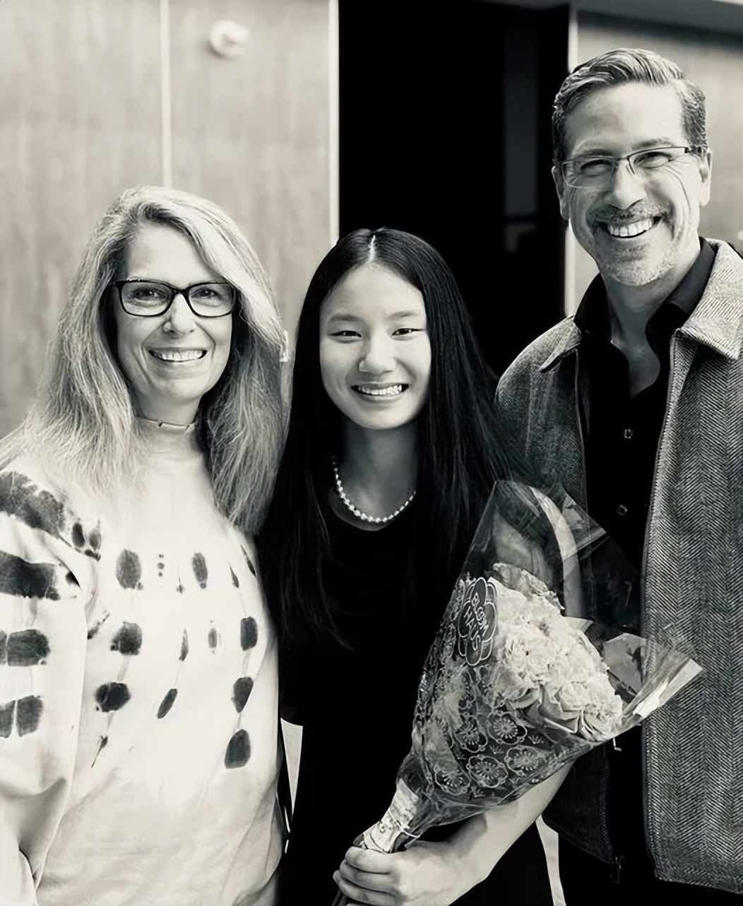 田纳西上千人送行,美国小镇千人送别湖北女孩