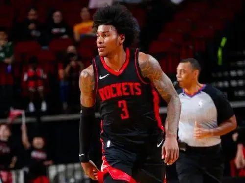 欧文的个人能力大于利拉德,欧文vs利拉德谁更强