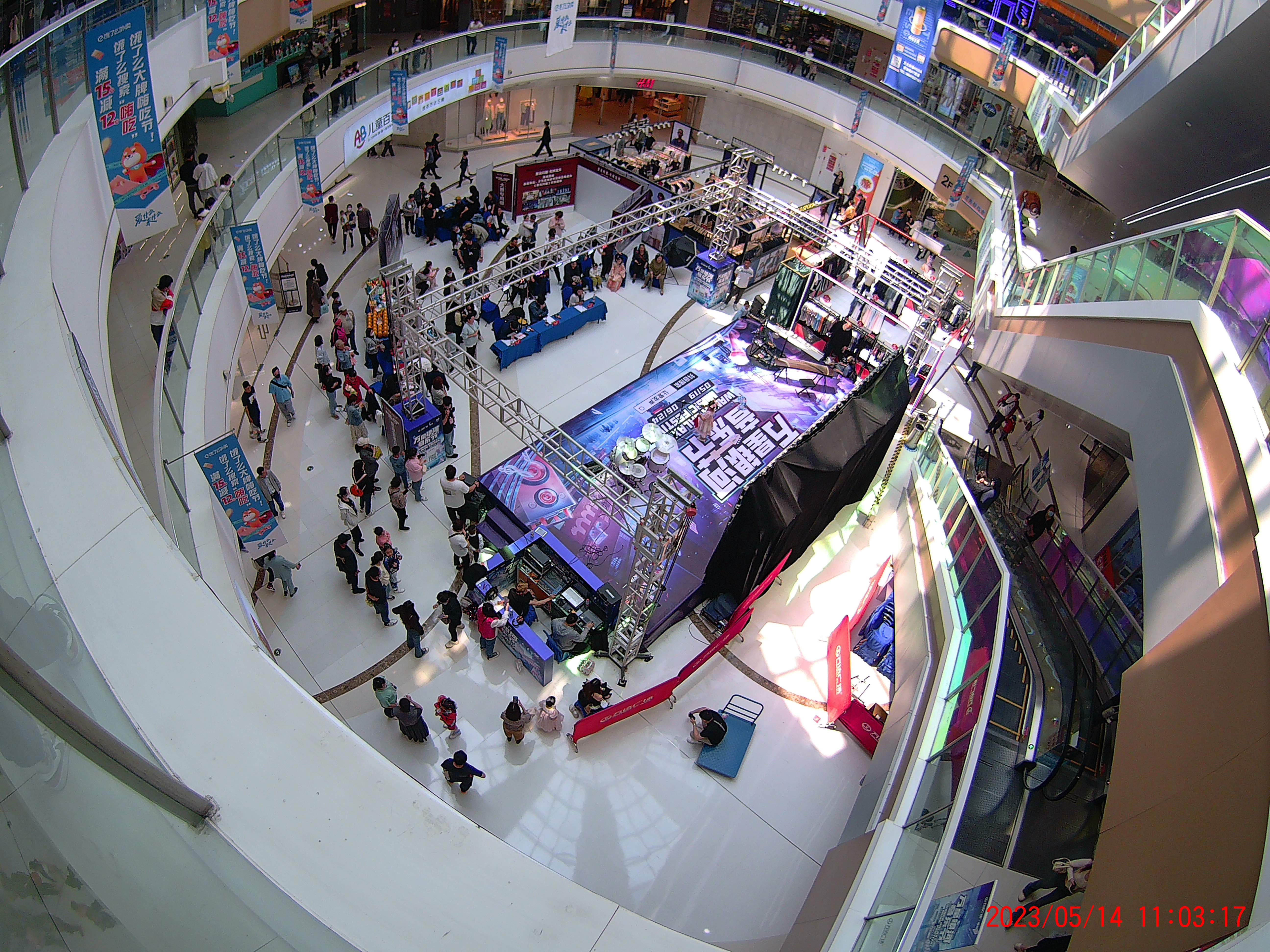 别的牌子，肯定是要单独大赚一笔，SJCAM：白送！