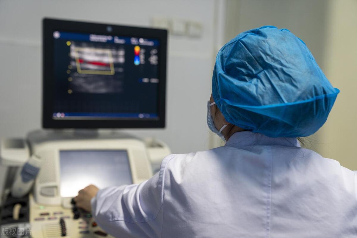 女子练瑜伽突发腹部胀痛，以为锻炼导致，谁知竟是肿瘤破裂出血